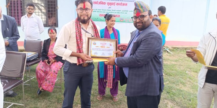 डडेल्धुराको अजयमेरुद्वारा उत्कृष्ट काम गर्नेलाई सम्मान