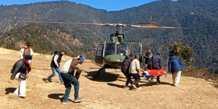 डोटीमा सुत्केरी हुन नसकेपछि बेहोस गर्भवतीको हवाई उद्धार