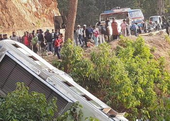बाजुराका विद्यार्थी बोकेको बस दुर्घटना
