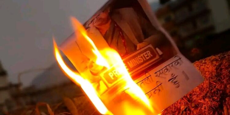 डडेल्धुरामा नेकपा ‘बहुमत’ ले जलायो प्रधानमन्त्री र गृहमन्त्रीको पुत्ला