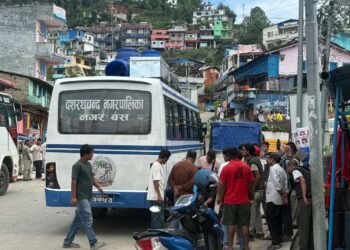 बैतडीको दशरथचन्द नगरपालिकाको बसमा भेटियो २८ बण्डल अवैध बिडी