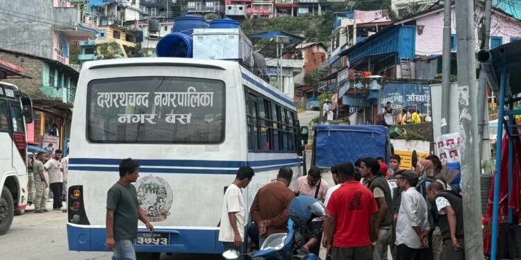 बैतडीको दशरथचन्द नगरपालिकाको बसमा भेटियो २८ बण्डल अवैध बिडी