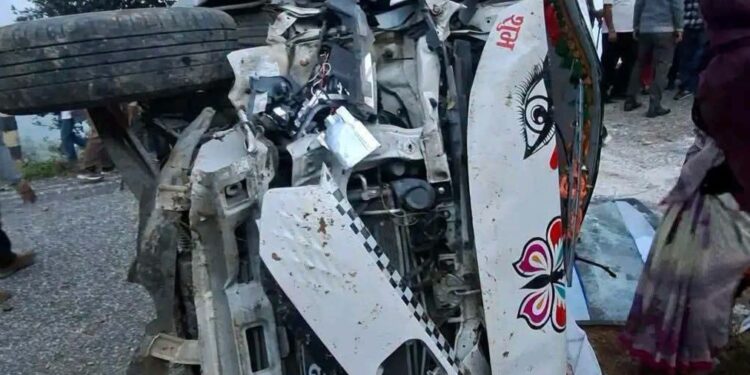 बैतडीमा अनियन्त्रित भएर इभि पल्टिदाँ २० जना घाइते, चारको अवस्था गम्भीर