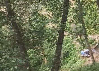 डोटीको गैरा बजारमा कामदार बोकेको ट्याक्टर खस्यो,९ जना घाइते