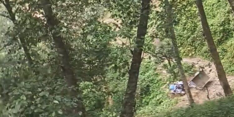 डोटीको गैरा बजारमा कामदार बोकेको ट्याक्टर खस्यो,९ जना घाइते